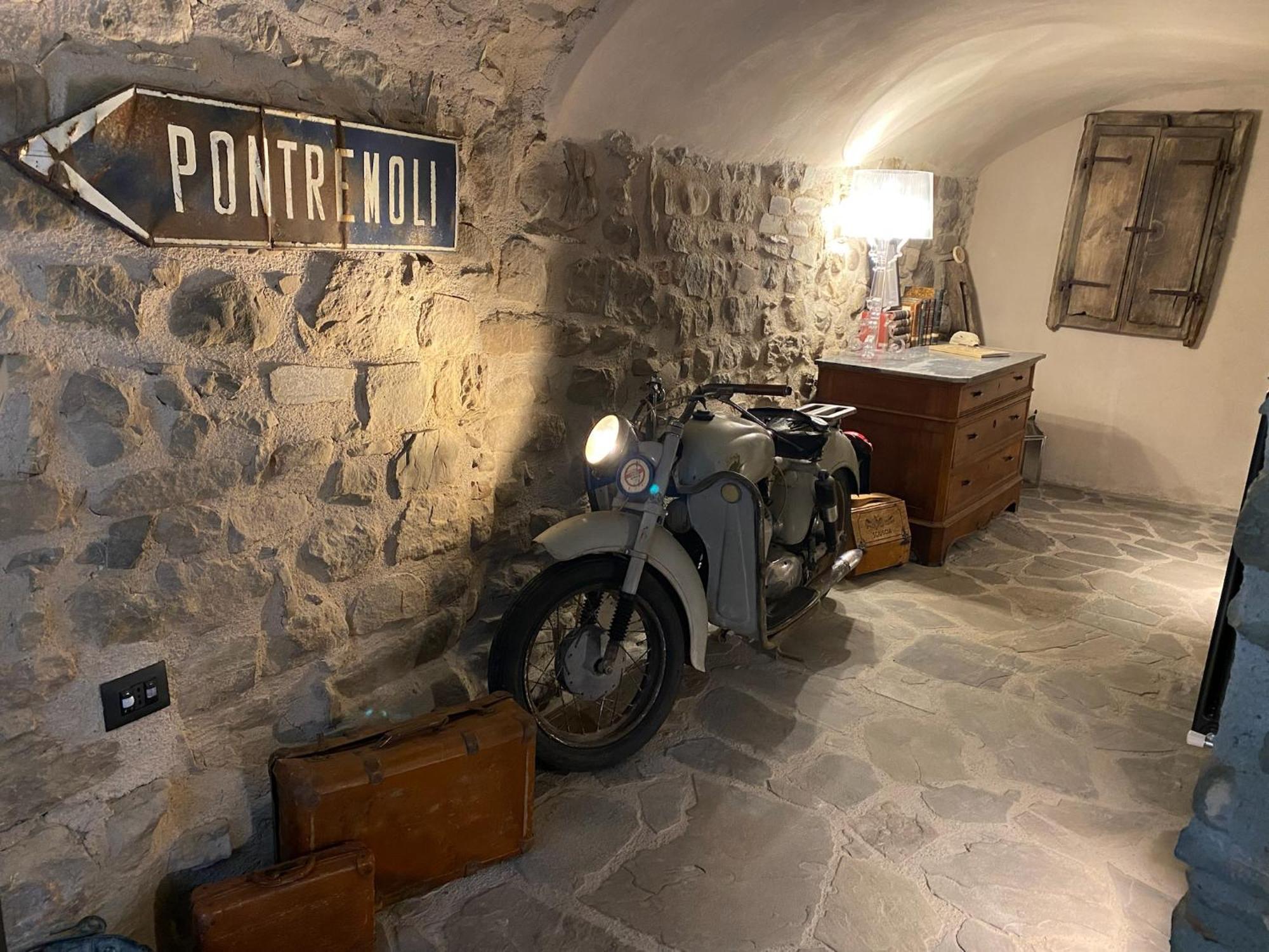 La Casa Medievale Suites E Spa Pontremoli Exteriör bild
