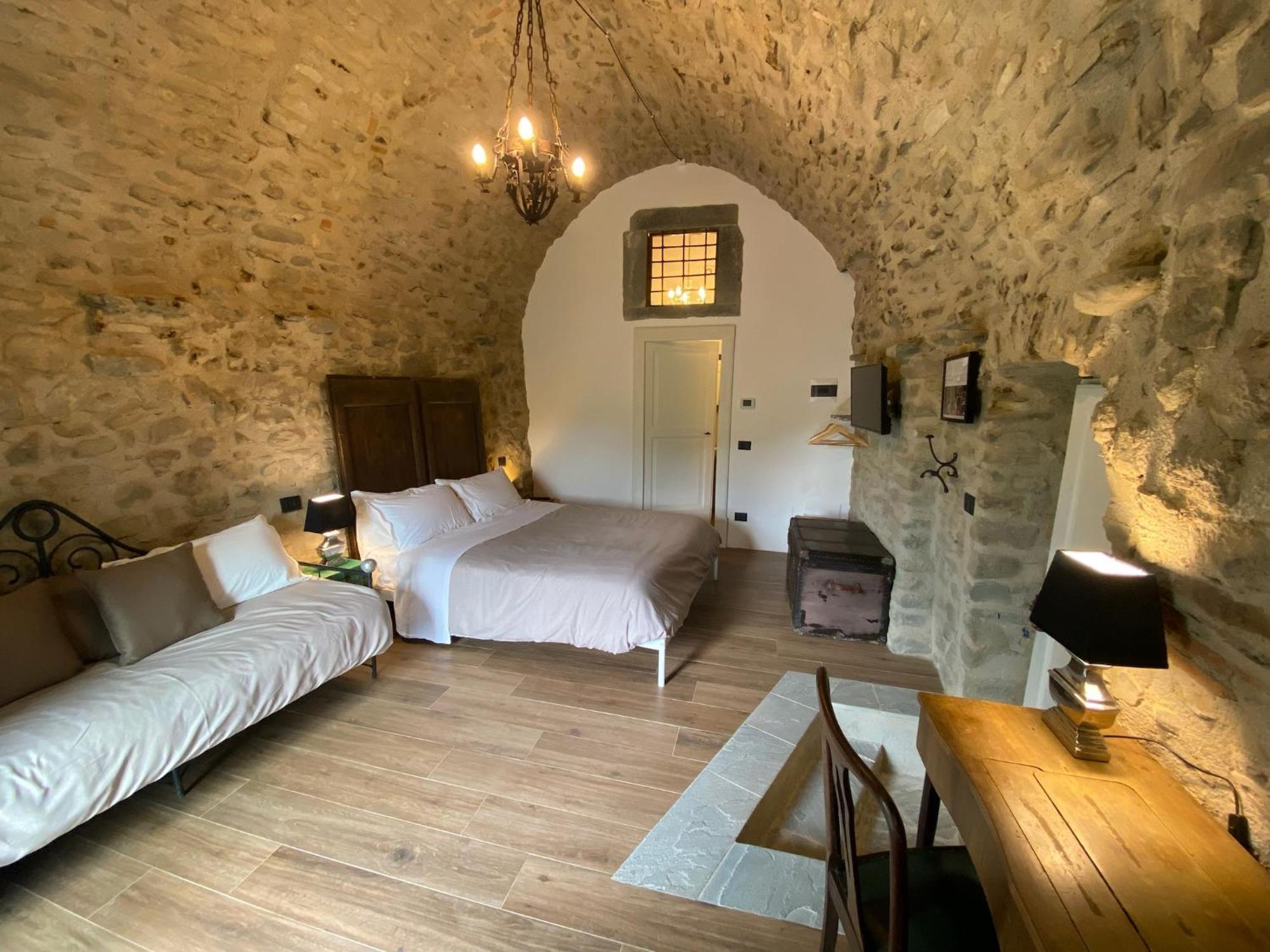 La Casa Medievale Suites E Spa Pontremoli Exteriör bild