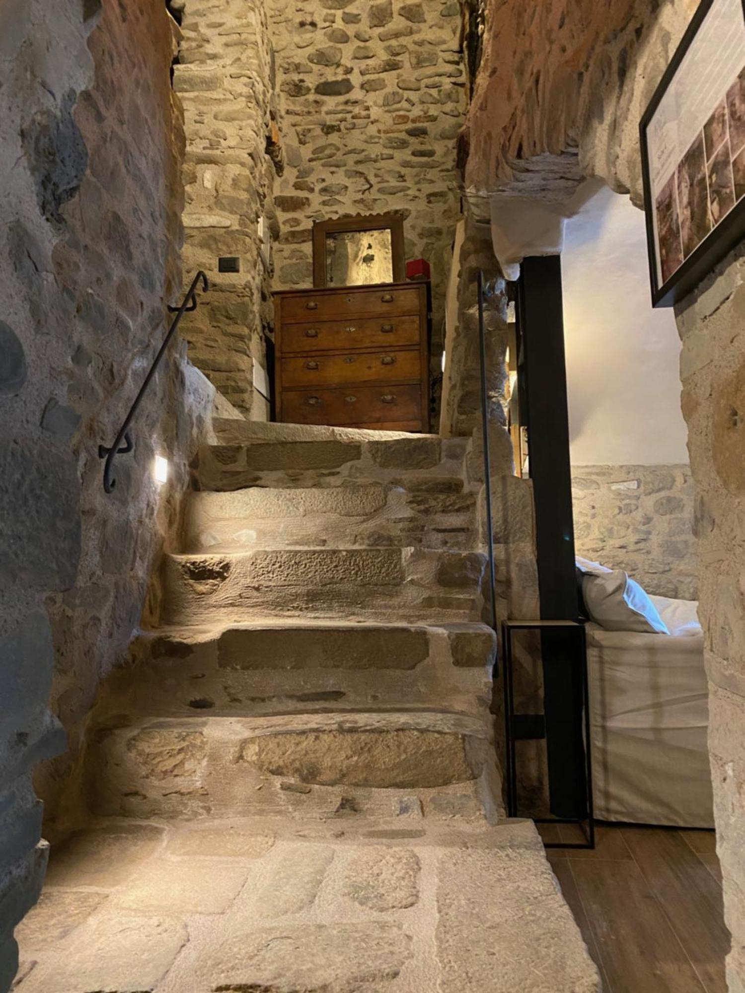 La Casa Medievale Suites E Spa Pontremoli Exteriör bild